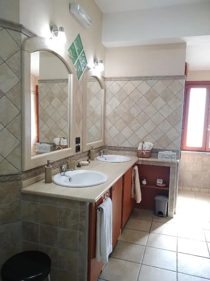 B&B Il Rifugio Del Lupo - E6721 Paringianu Italy